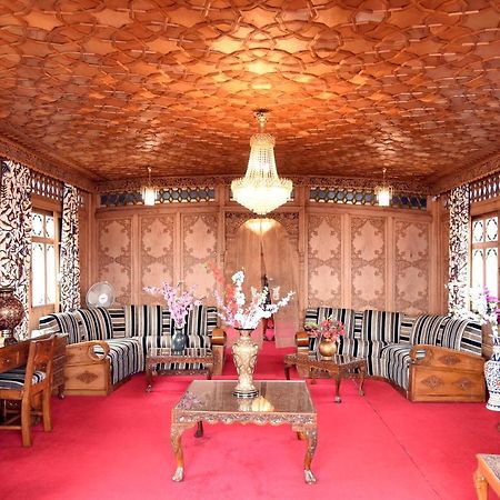 Yadgaar Houseboats Hotel Srīnagar Kültér fotó