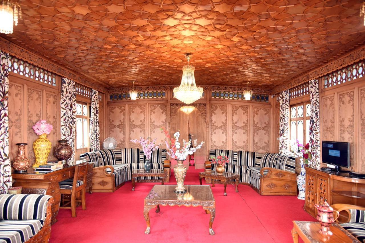 Yadgaar Houseboats Hotel Srīnagar Kültér fotó