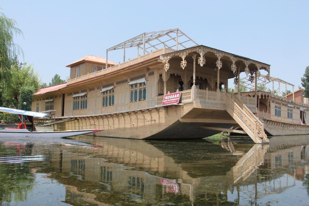 Yadgaar Houseboats Hotel Srīnagar Kültér fotó