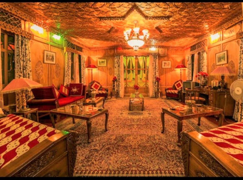 Yadgaar Houseboats Hotel Srīnagar Kültér fotó