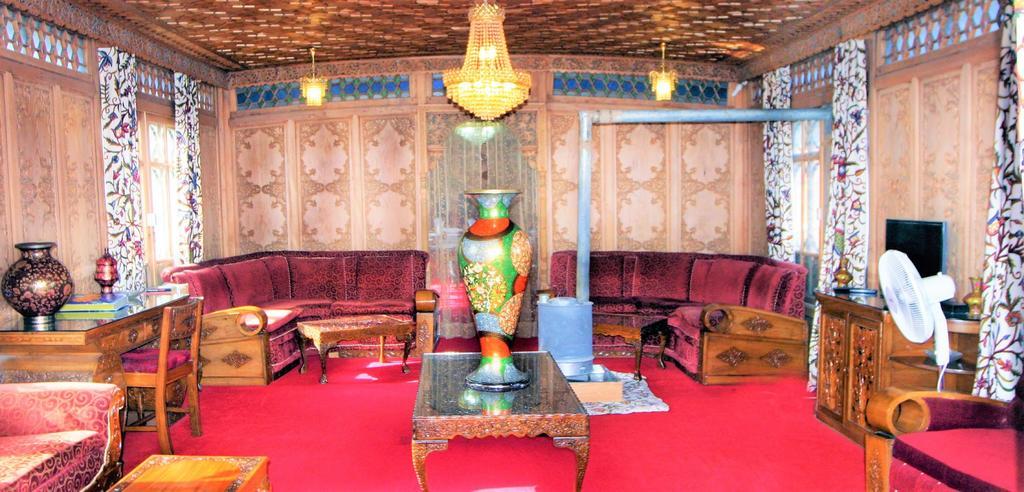 Yadgaar Houseboats Hotel Srīnagar Kültér fotó