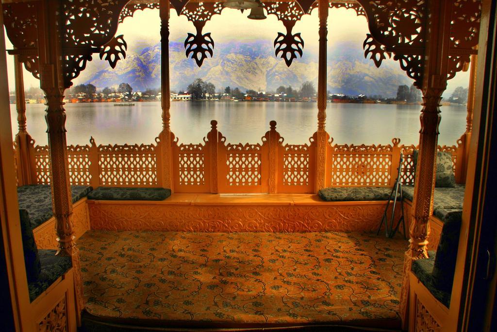 Yadgaar Houseboats Hotel Srīnagar Kültér fotó