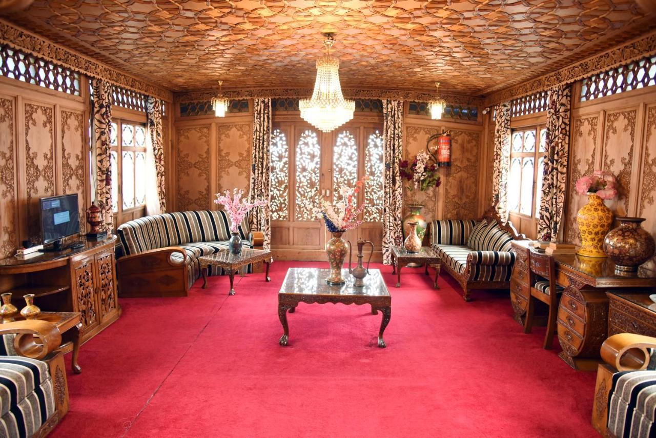Yadgaar Houseboats Hotel Srīnagar Kültér fotó