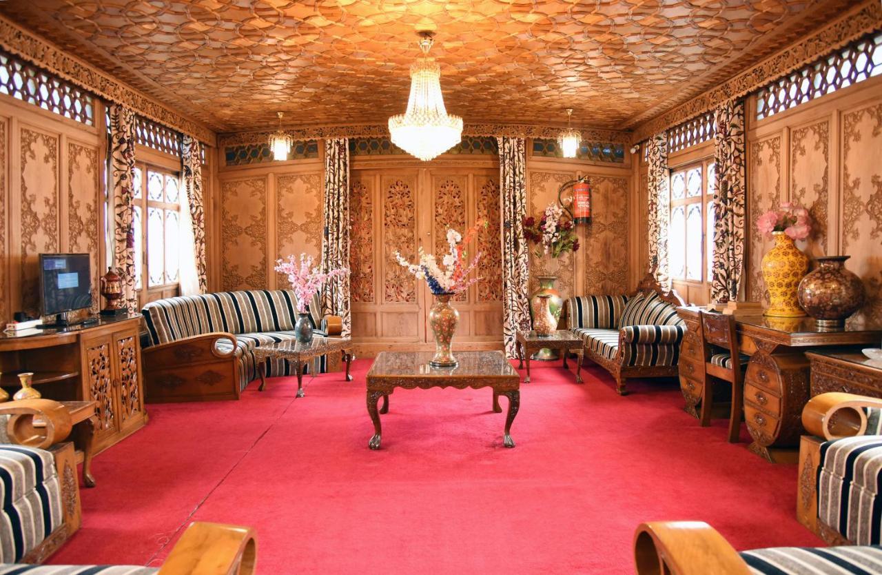 Yadgaar Houseboats Hotel Srīnagar Kültér fotó